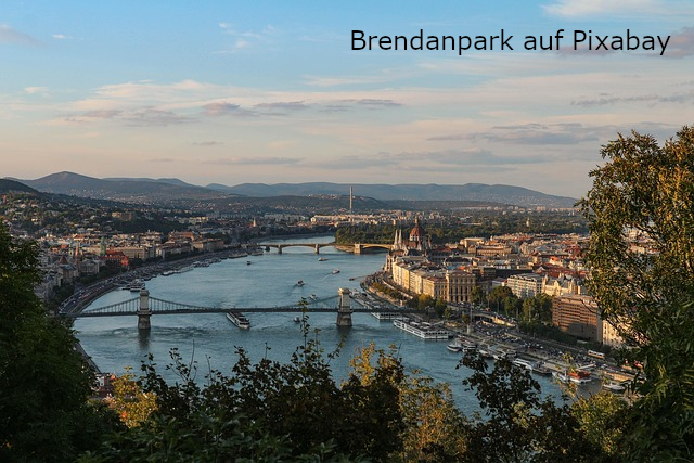 brendanpark-river-5978743_640 (1)